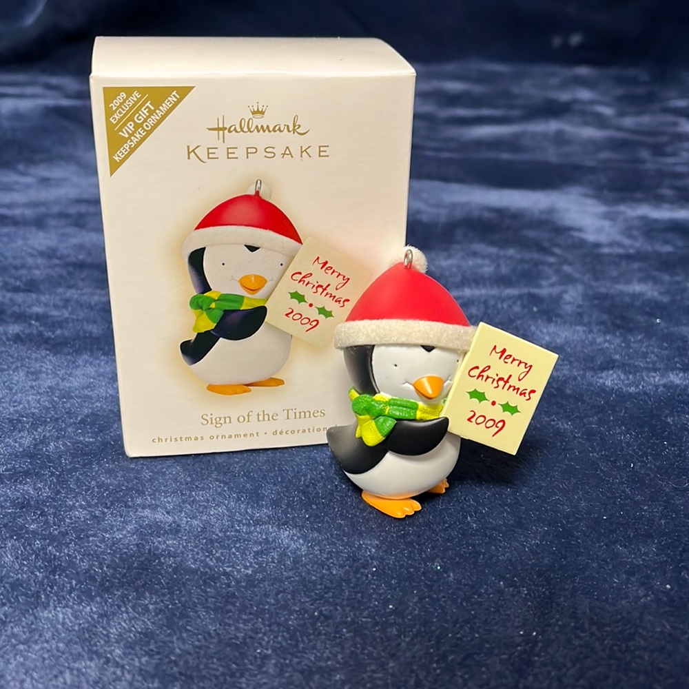2009 Sign of the Times Merry Christmas Hallmark Keepsake Ornament